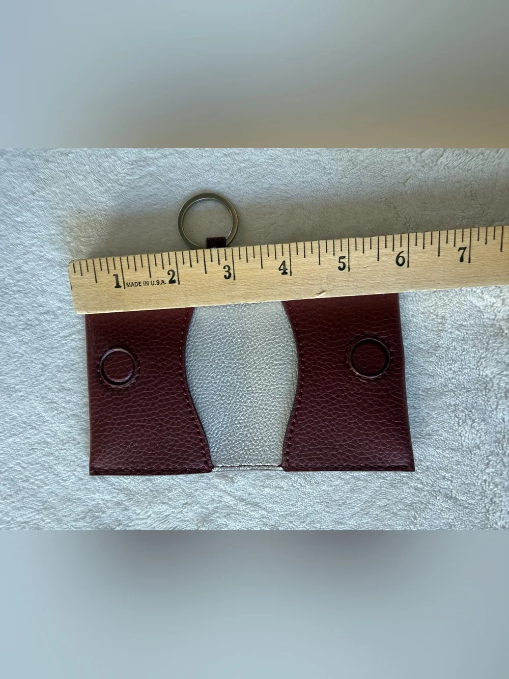 HOBO NWOT Vida Magnetic Card Case Keychain Wallet Burgundy